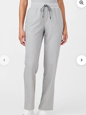 beyond scrubs women's carefree cargo pant in heather gray